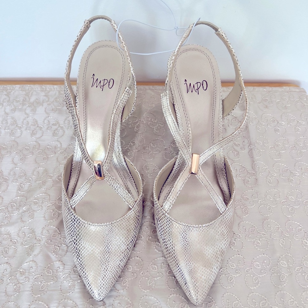 NWOT Women’s Impo Gold Size 9 Dress Heels